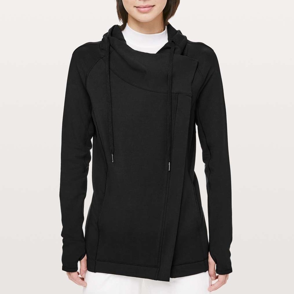 Lululemon Coast Easy Wrap in Black